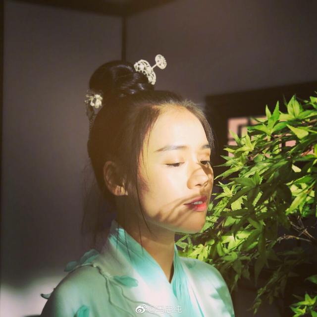 马思纯晒与王昶合影，星光熠熠的瞬间