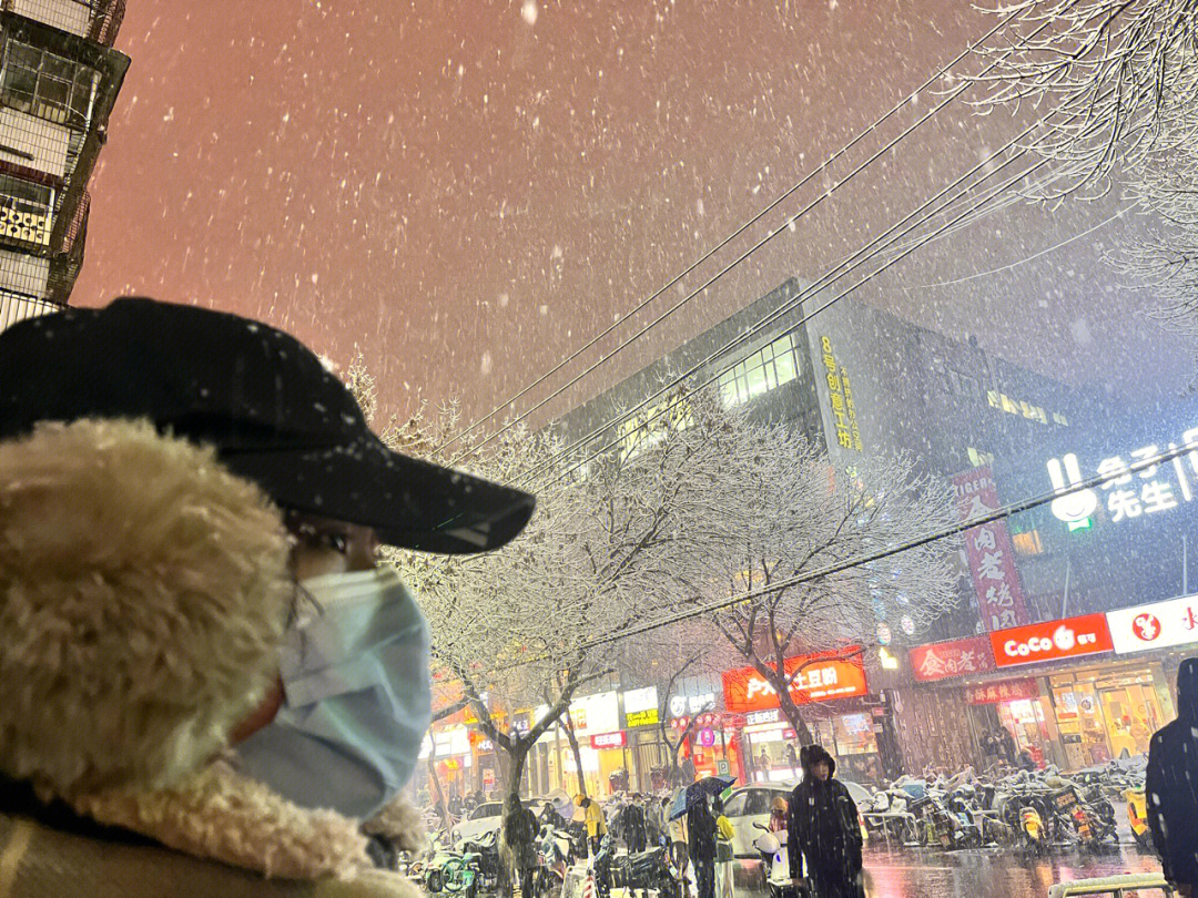 郑州瑞雪纷飞，雪落倾城，冬日恋曲待你揭晓