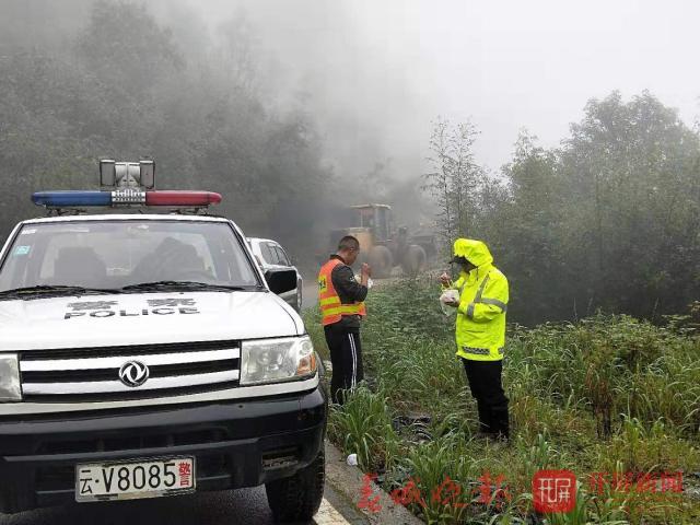 云南一高速塌方酿成悲剧，三人不幸身亡！官方紧急督办，事故背后真相究竟如何？